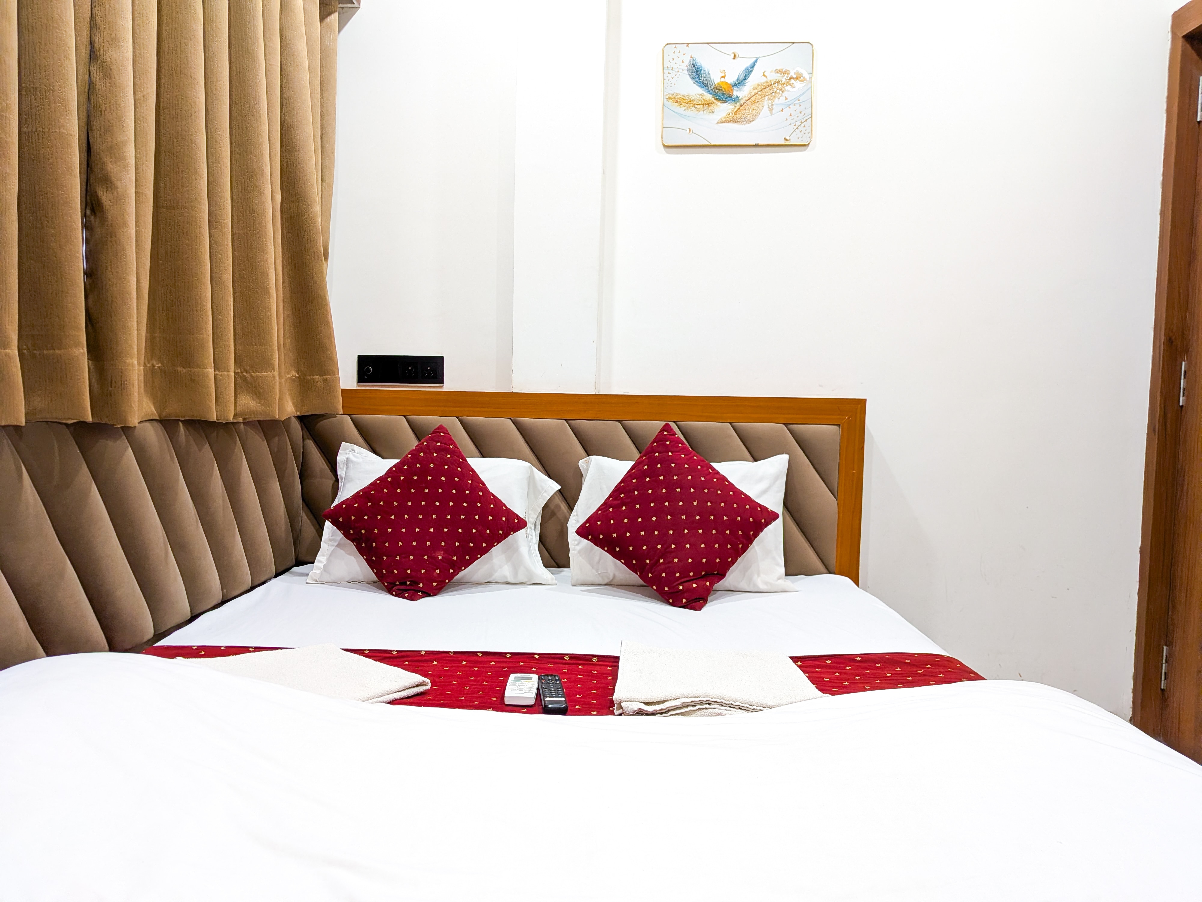 Hotel Narmada Palace - Tap to explore photos