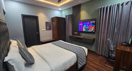 Palm Tree Hotel Room Type - Deluxe Double 