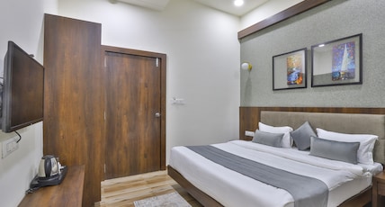 Hotel SR Regency Room Type - Deluxe Room Hotel SR Regency Room Type - Deluxe Room