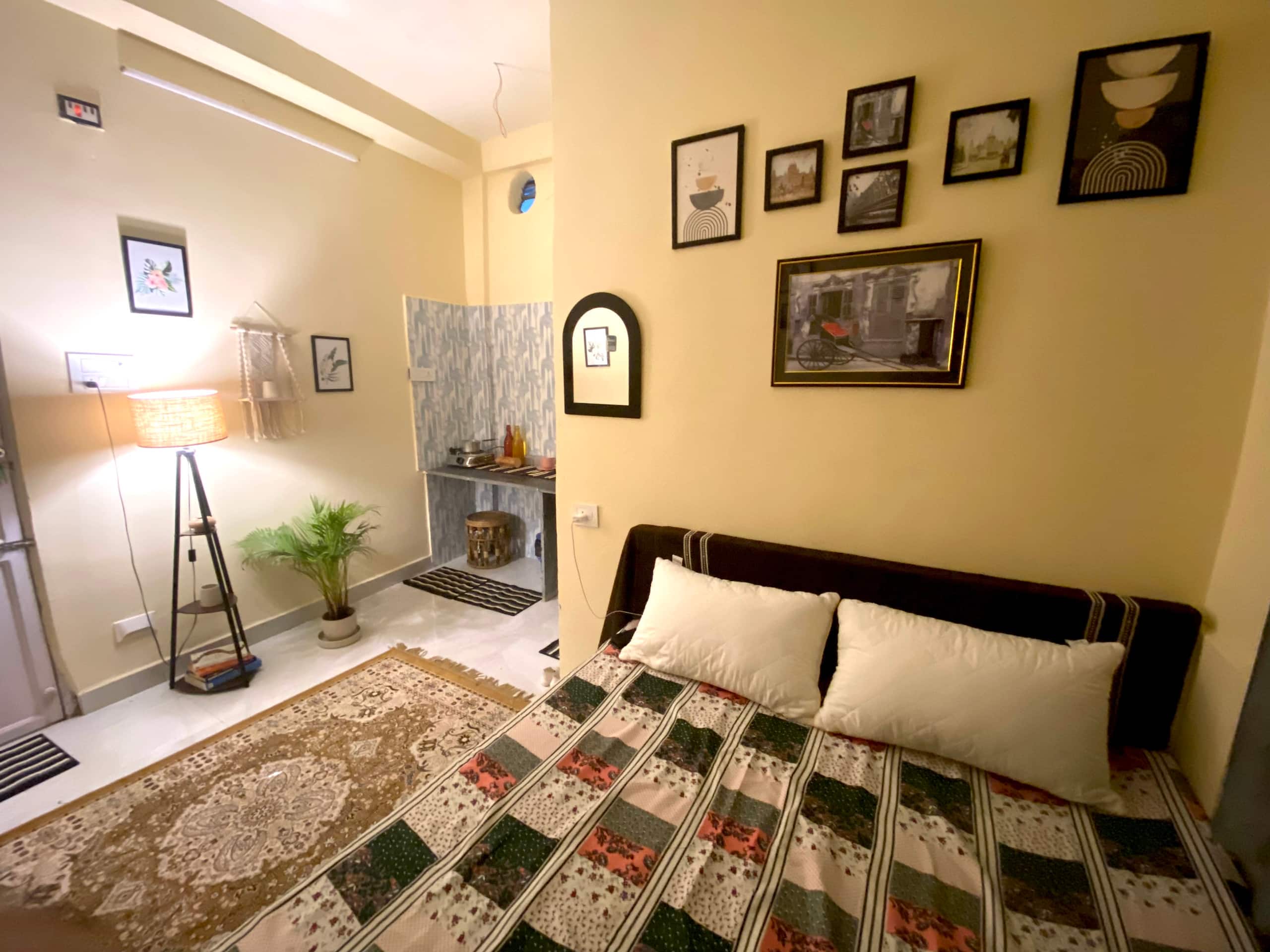 Affordable Stays in Park Circus - Tap to explore photos