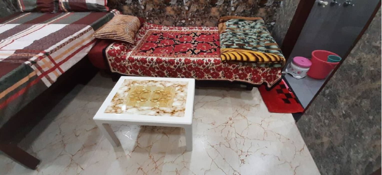 Couples Friendly Independent flat in Posh Lajpat Nagar - Tap to explore photos