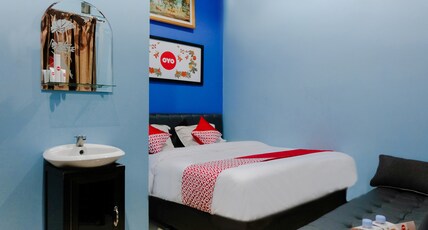 Hotel O Guest House Amalia Malang Room Type - Indonesia Deluxe Double