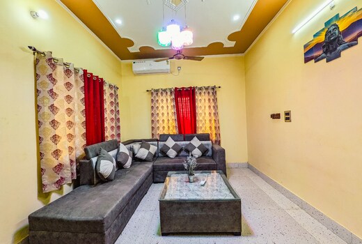 Sukoon Villa 1 - 1BR GF near Jolly Grant Airport by Homeyhuts