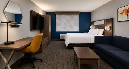 Holiday Inn Express Hotel & Suites Pierre-Fort Pierre Room Type - 1 King Bed Standard