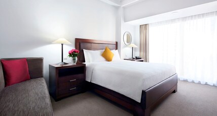 Copthorne King's Hotel Singapore Room Type - Deluxe Queen Bed with Balcony