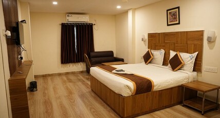 Hotel Savitha's Grand Room Type - Deluxe