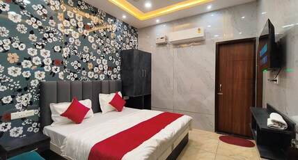 Punjabeez Restaurant Room Type - Deluxe Room