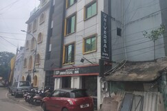 Universal Inn