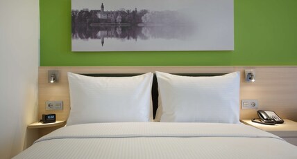 HAMPTON BY HILTON MINSK CITY CENTRE Room Type - QUEEN ACCESSIBLE ROOM NS