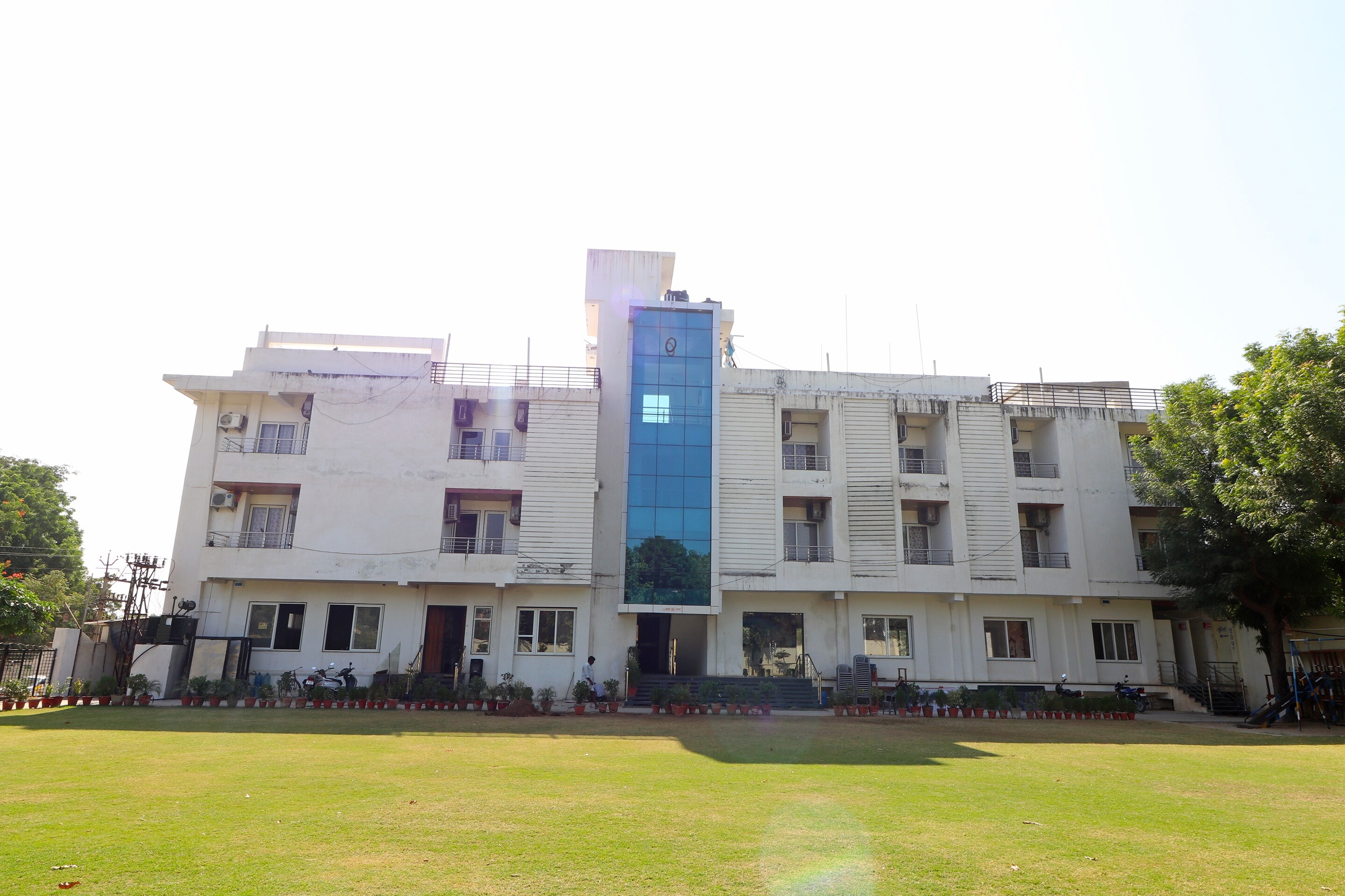 Super Hotel O Nandini - Tap to explore photos