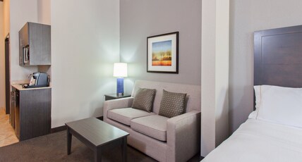 Holiday Inn Express Hotel & Suites Wharton Room Type - 2 Queen Beds Suite