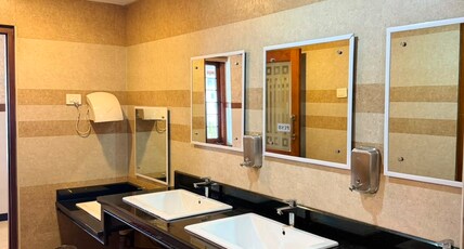 Theertha international hotel payyoli Room Type - EXECUTIVE AC DOUBLE ROOM