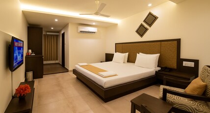 Hotel Sangam Room Type - Suite Room King Bed