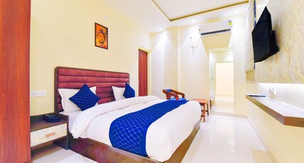 SUNRISE HOTEL Room Type - Super Deluxe Room