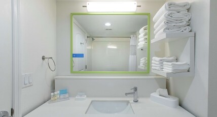 Hampton Inn Saint Augustine Beach Room Type - 2 QNS FAMILY STE POOLVW NS
