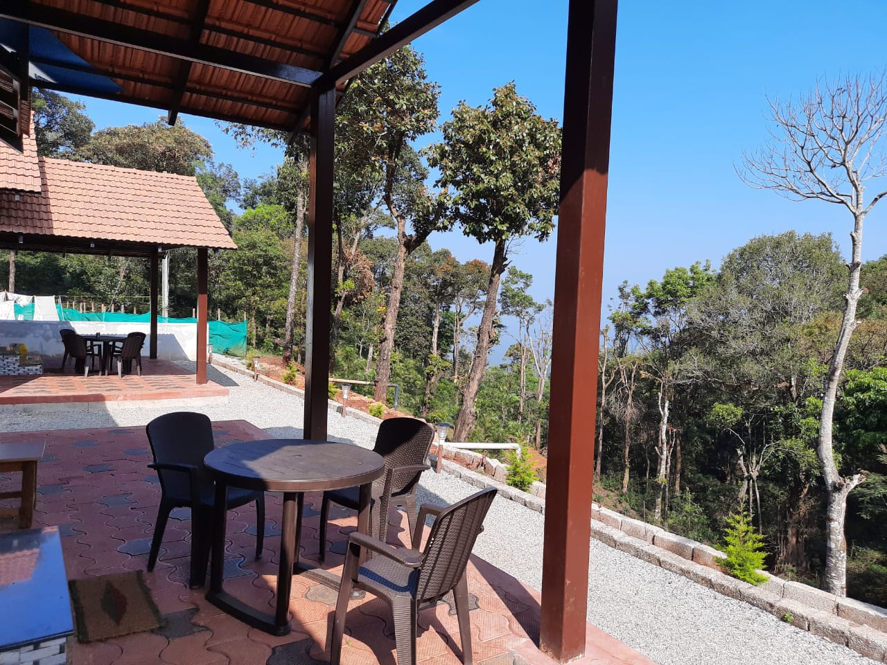 Silver Oak Homestay - Tap to explore photos