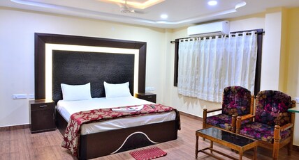 SREE HOTEL Room Type - AC DELUXE ROOM