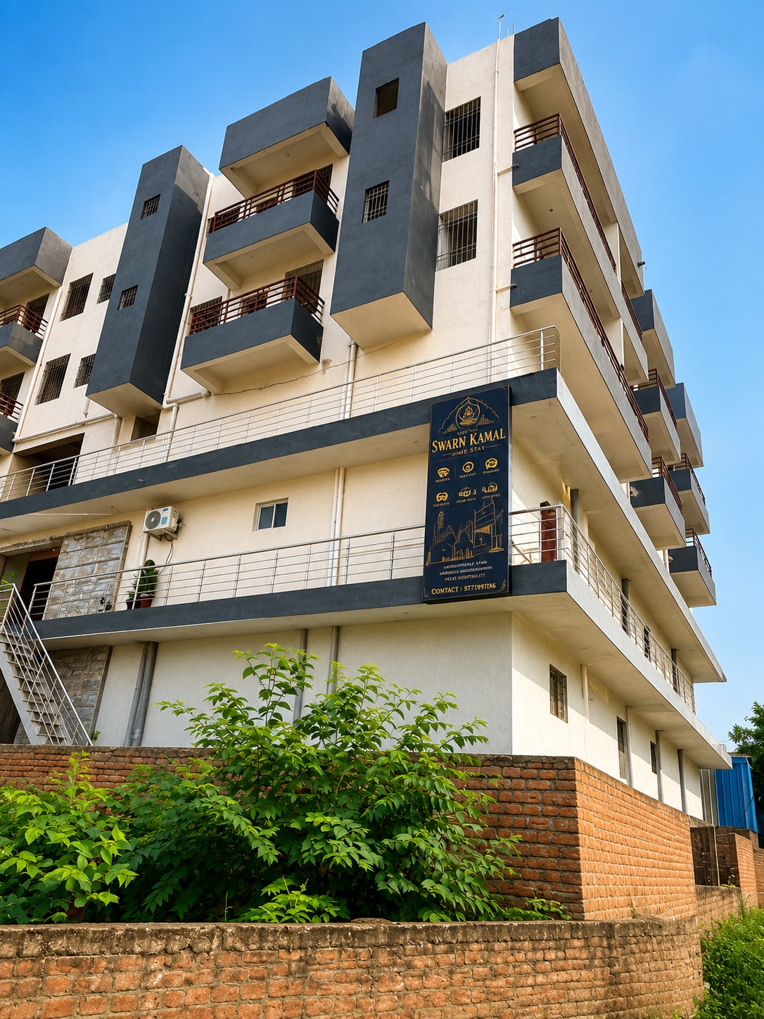 Hotel Swarn Kamal Inn - Tap to explore photos