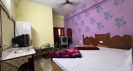 Hotel Maharaja Room Type - Non AC TRIPLE BED ROOM