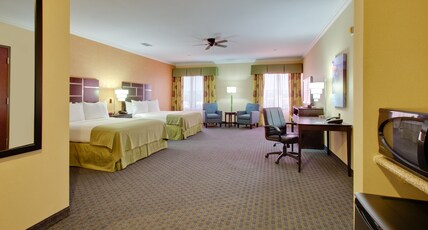Holiday Inn Channelview Room Type - 2 Double Standard Mobility Accessible Tub