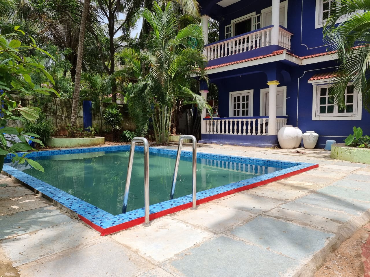 Lazy Palm Beach Apartments | Rooms & Pool - Tap to explore photos