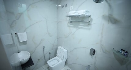 Hotel Mala International Near JECC Room Type - Deluxe Room