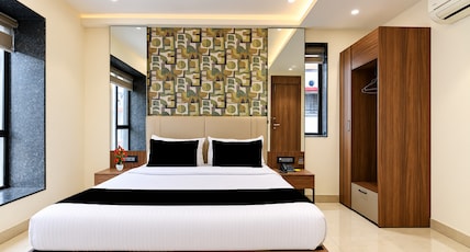 Super Townhouse Oak DLF Newtown Bus Terminal Room Type - Deluxe