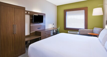Holiday Inn Express & Suites Manchester, an IHG Hotel Room Type - Standard Room
