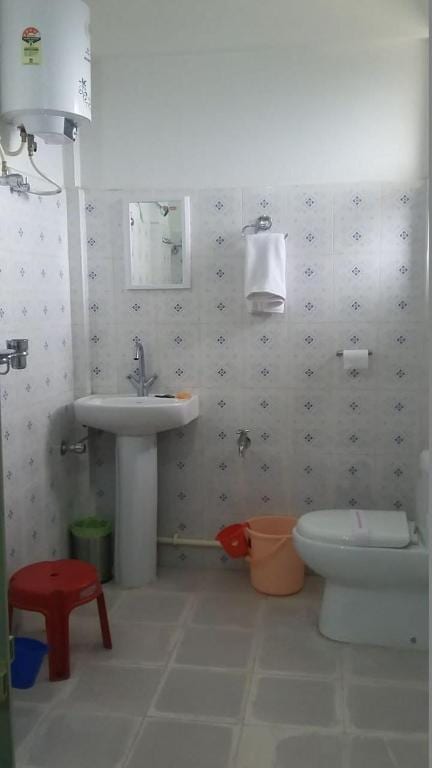 Hotel Bonsai - Tap to explore photos