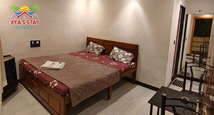 JIYAS HOME STAY Room Type - STANDARD AC ROOM 103