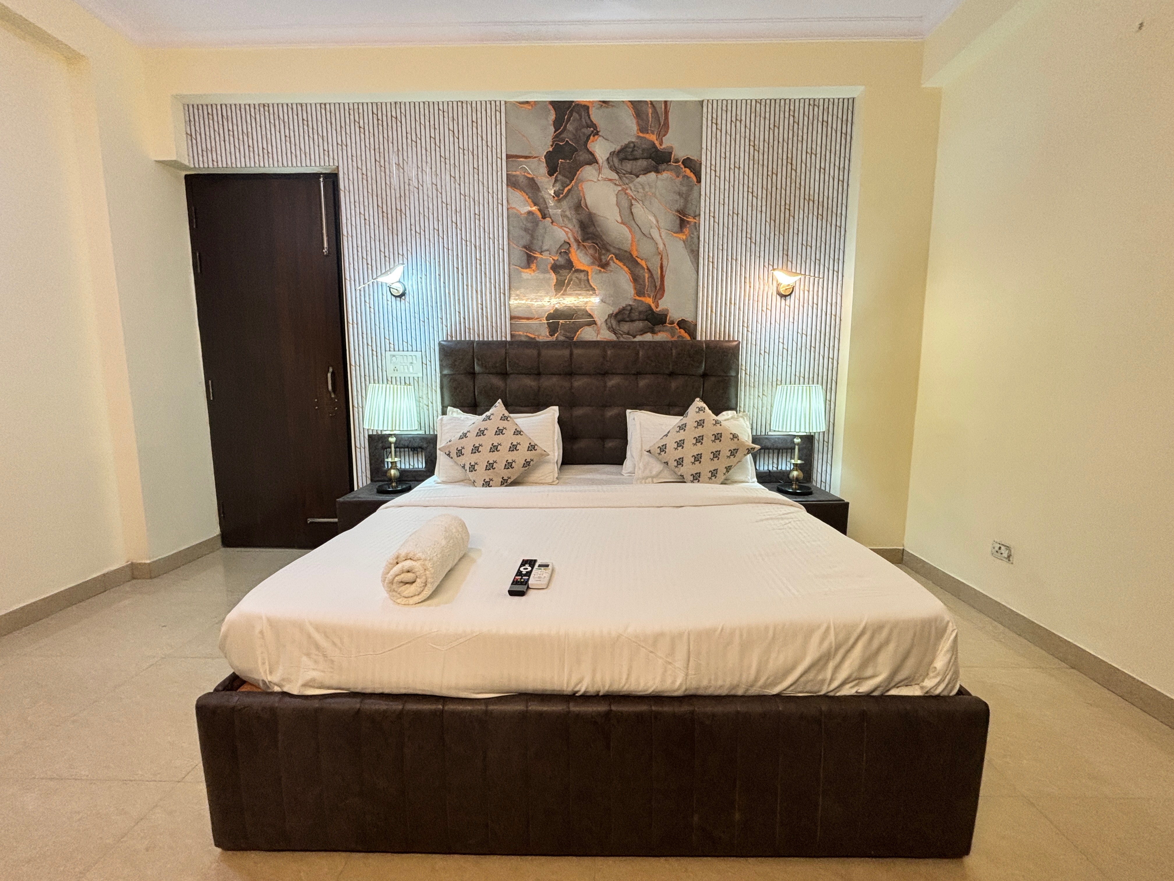 Hotel Divine India Residency Noida-Medanta Super Speciality Hospital - Tap to explore photos