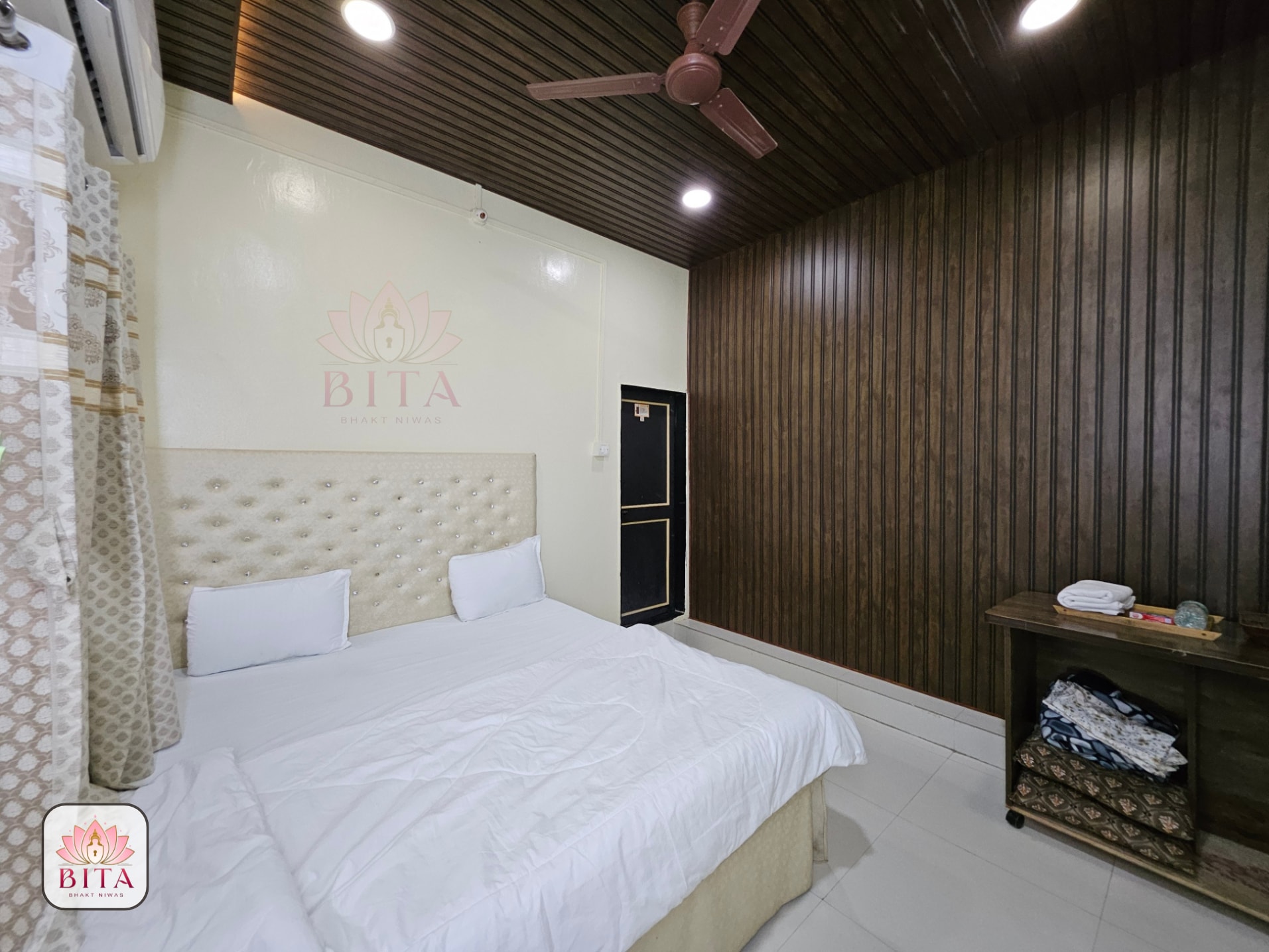Bita Bhaktniwas | Rooms & Wi-Fi - Tap to explore photos