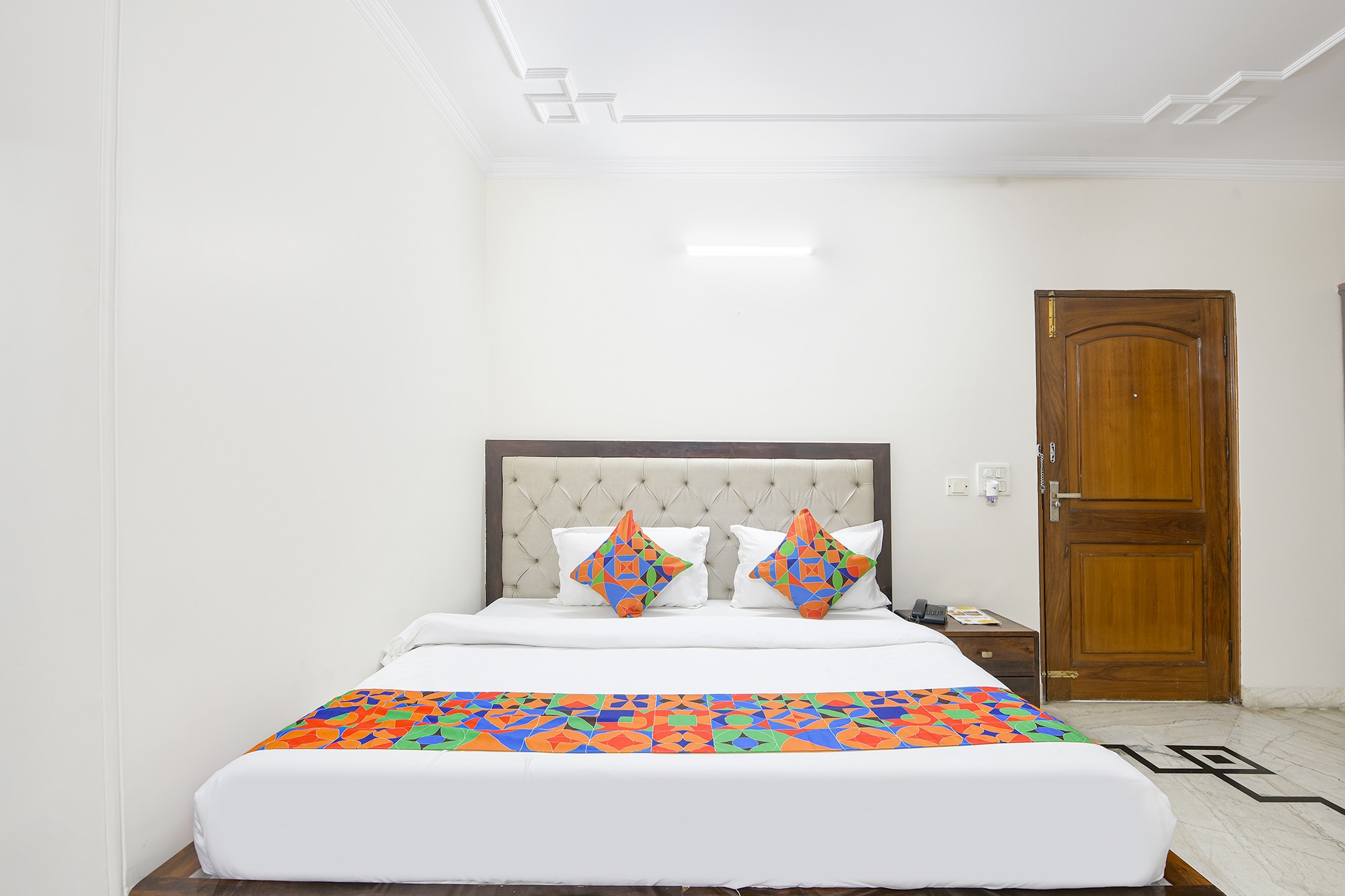 FabHotel The Arjun Sushant lok - Iffco Chowk Sector 29 - Tap to explore photos