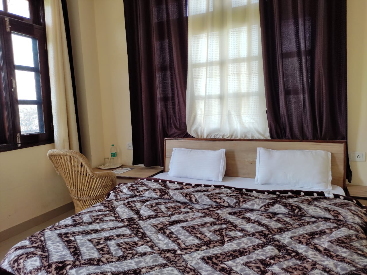 Hotel Blue Mountain - Tap to explore photos