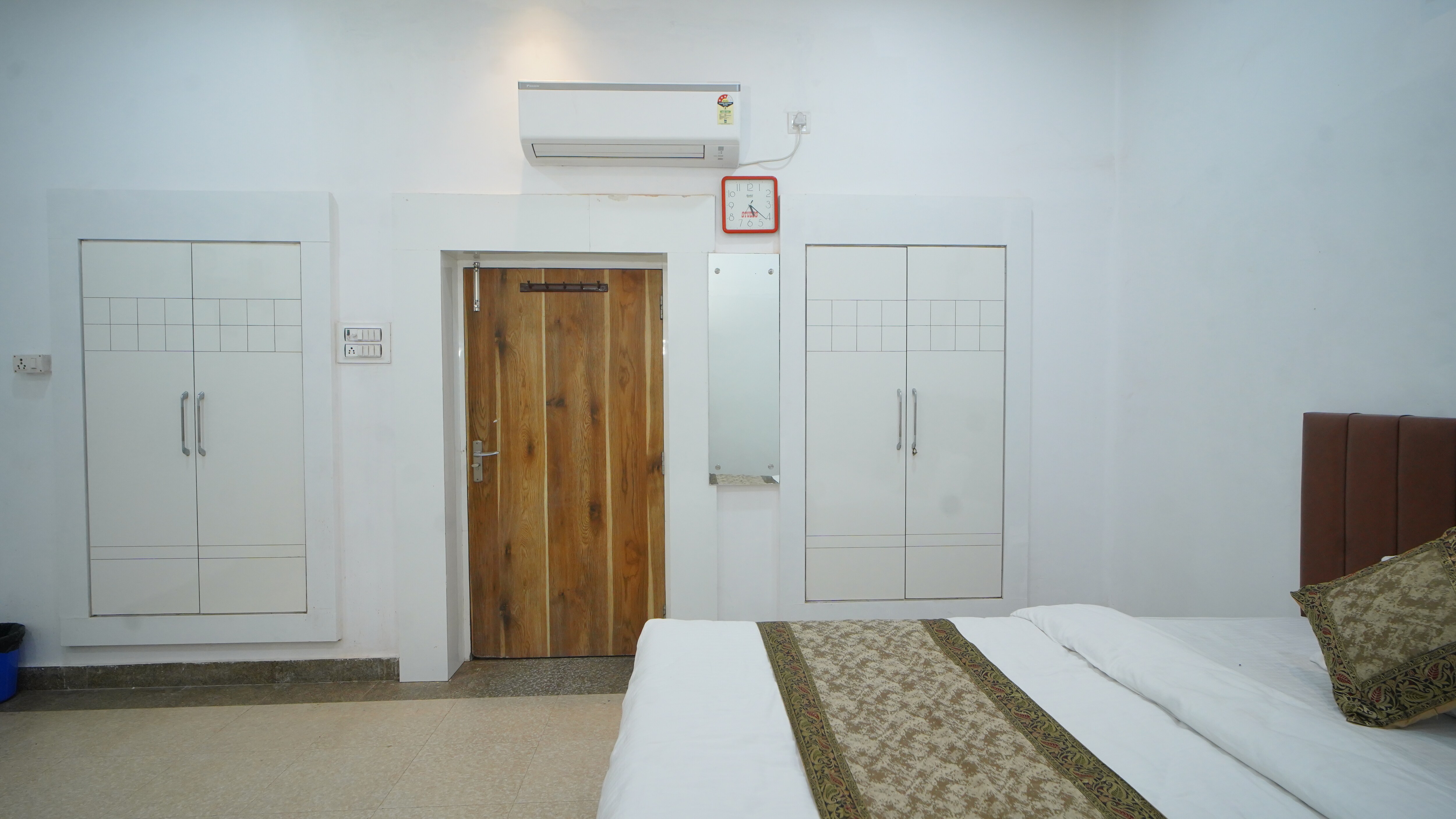 Raahi Luxury Stay | Near Kashi Vishwanath - Tap to explore photos
