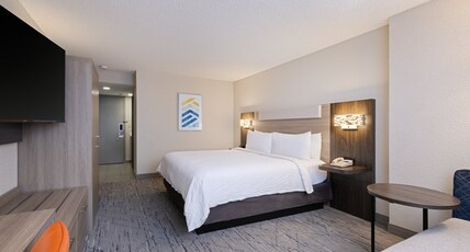 Holiday Inn Express Hotel & Suites Ft. Lauderdale-Plantation Room Type - 1 King Bed Standard