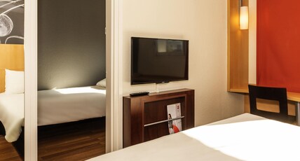 ibis Saint Die Des Vosges Room Type - Standard Room with one double bed and one single bed ibis Saint Die Des Vosges Room Type - Standard Room with one double bed and one single bed