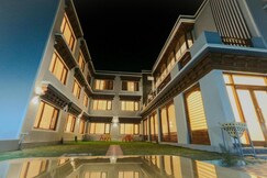 Hotel Crown Himalaya