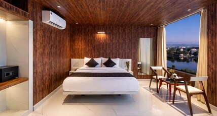 Shakuntalam Sagar - Luxury Boutique Lake View Hotel, Udaipur Room Type - Partial Lake View Suite Room with Bathtub