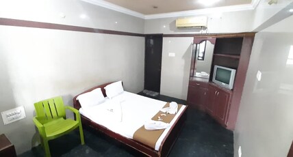 Prakash Hotel Room Type - Deluxe Double Room