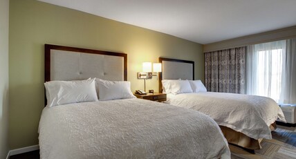Hampton Inn & Suites by Hilton Cordele Room Type - 2 QNS MICROWV FRIDGE NS