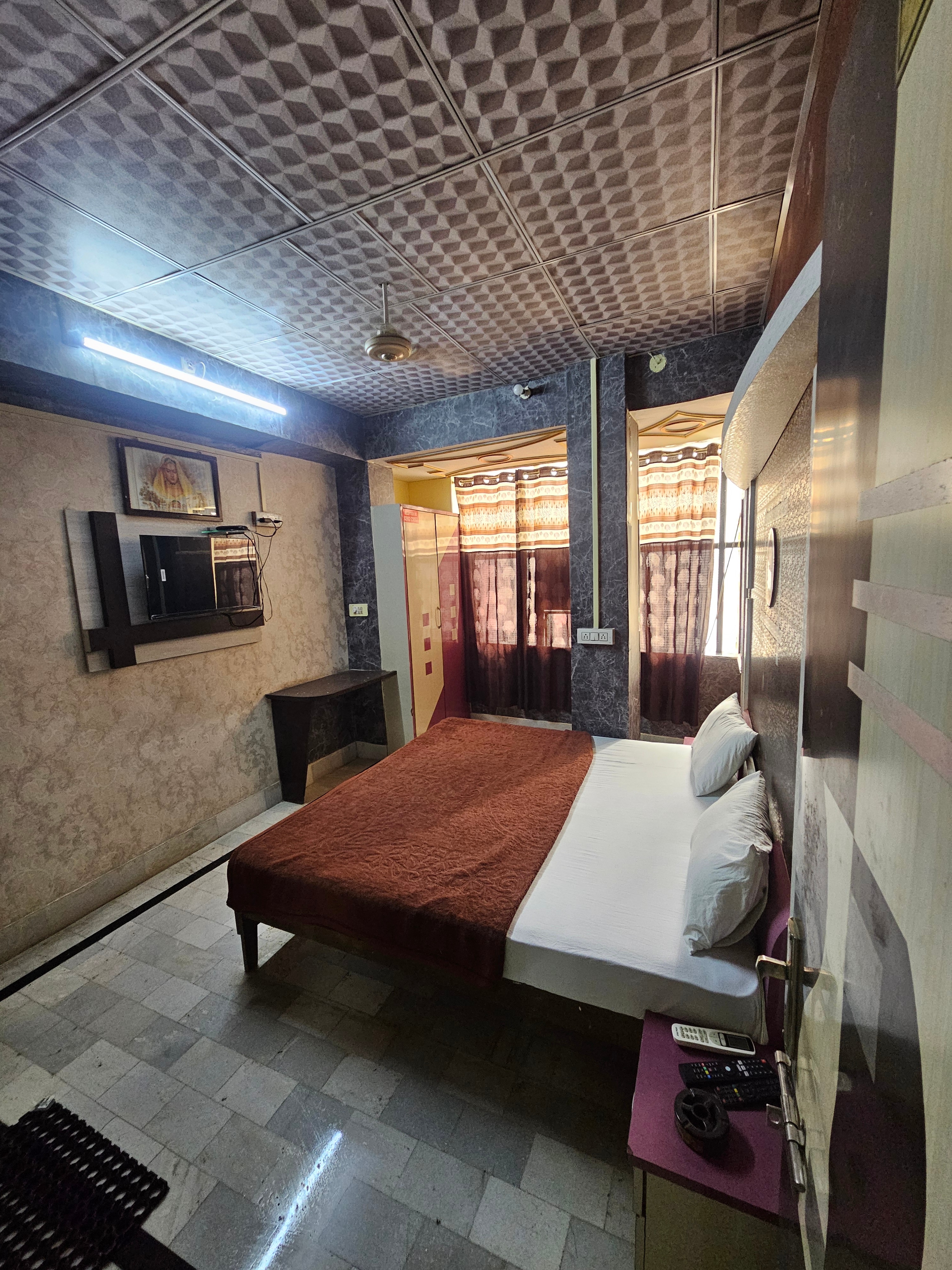 Hotel Prakash - Tap to explore photos