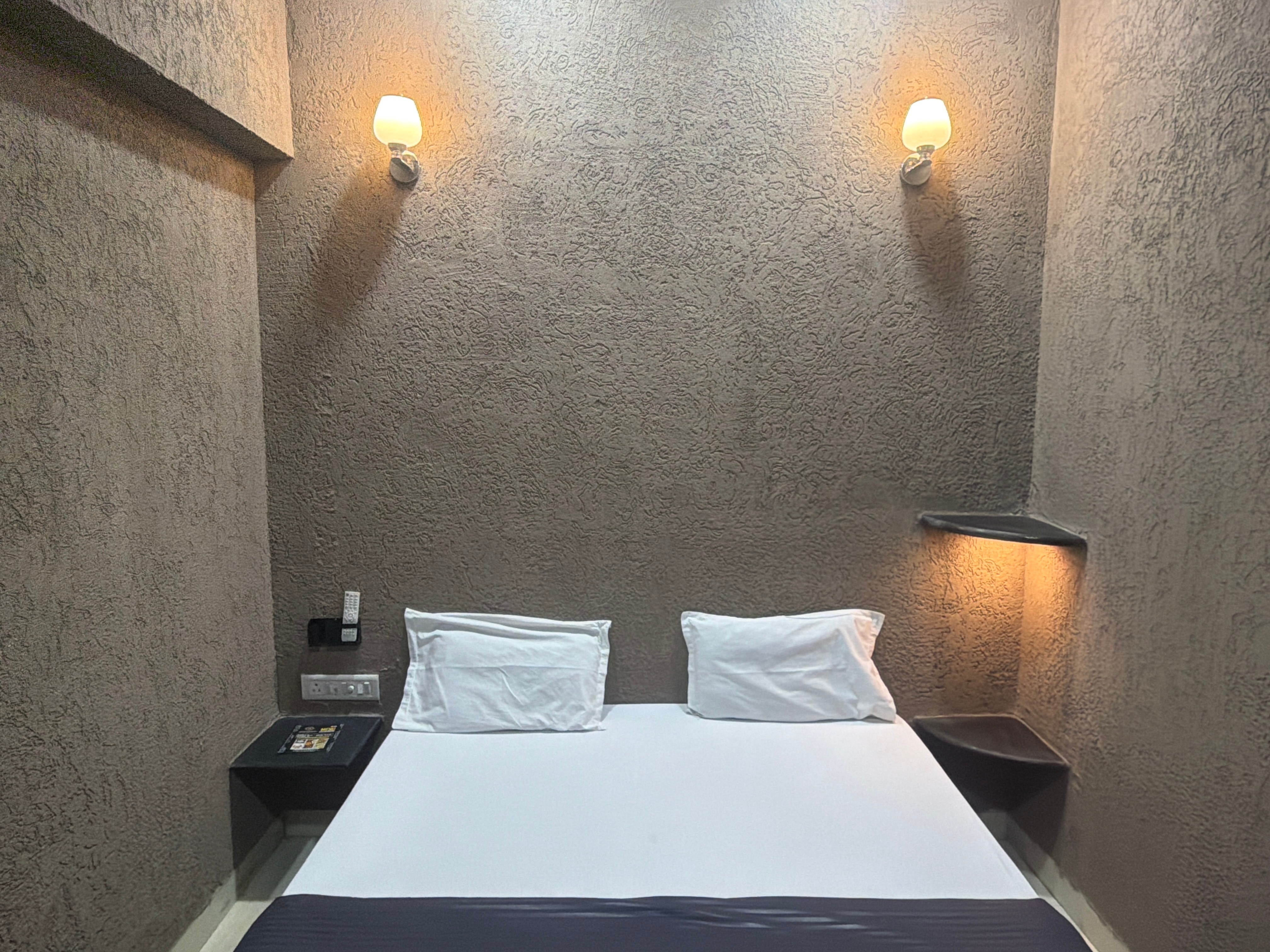 Hotel Shree Hardeo  - Tap to explore photos