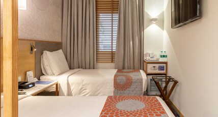 Holiday Inn Express Ahmedabad Prahlad Nagar Room Type - Superior Room BREAKFAST