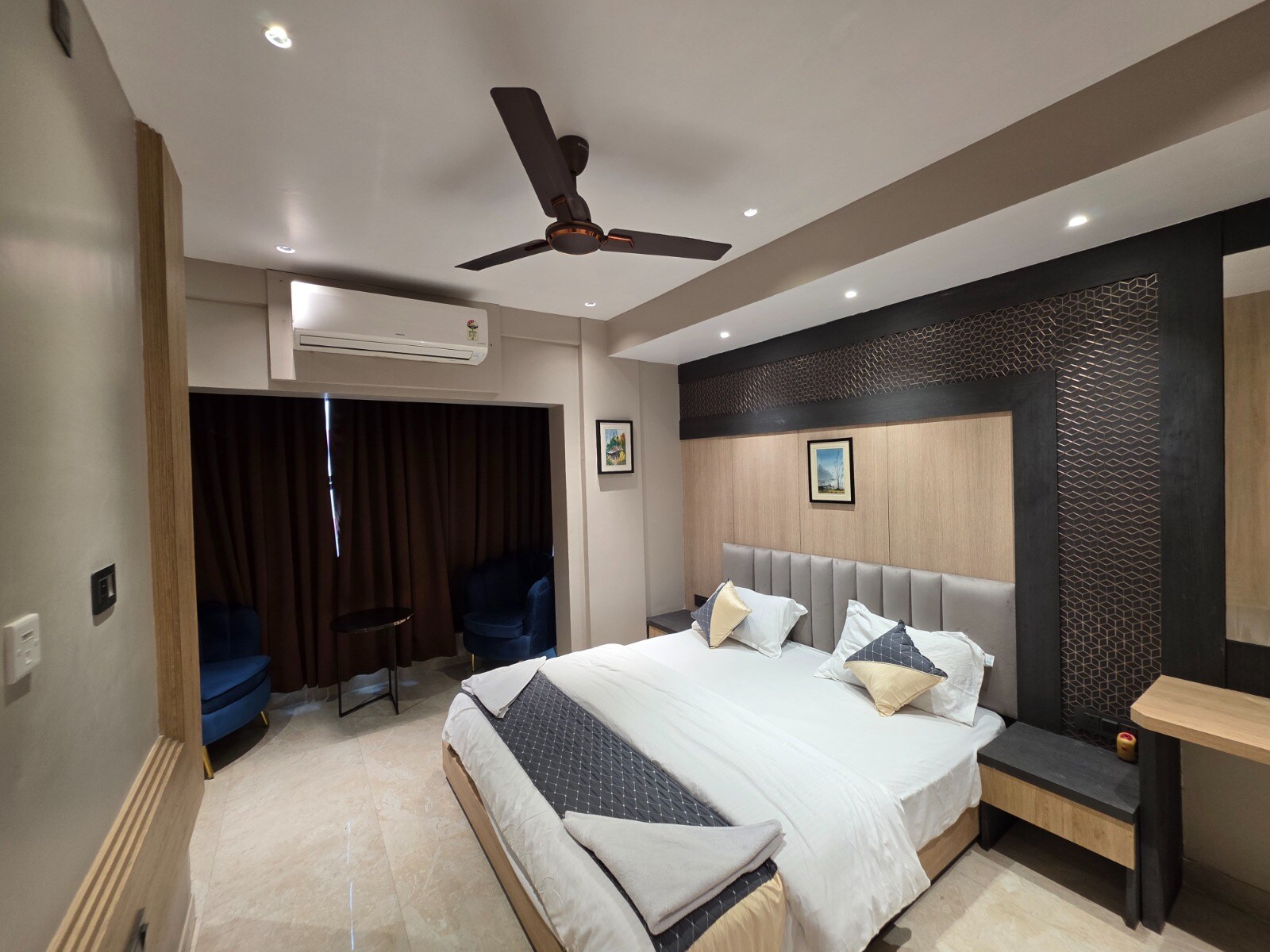 The Elegant 2 BR Suite Apt Free Parking - Tap to explore photos