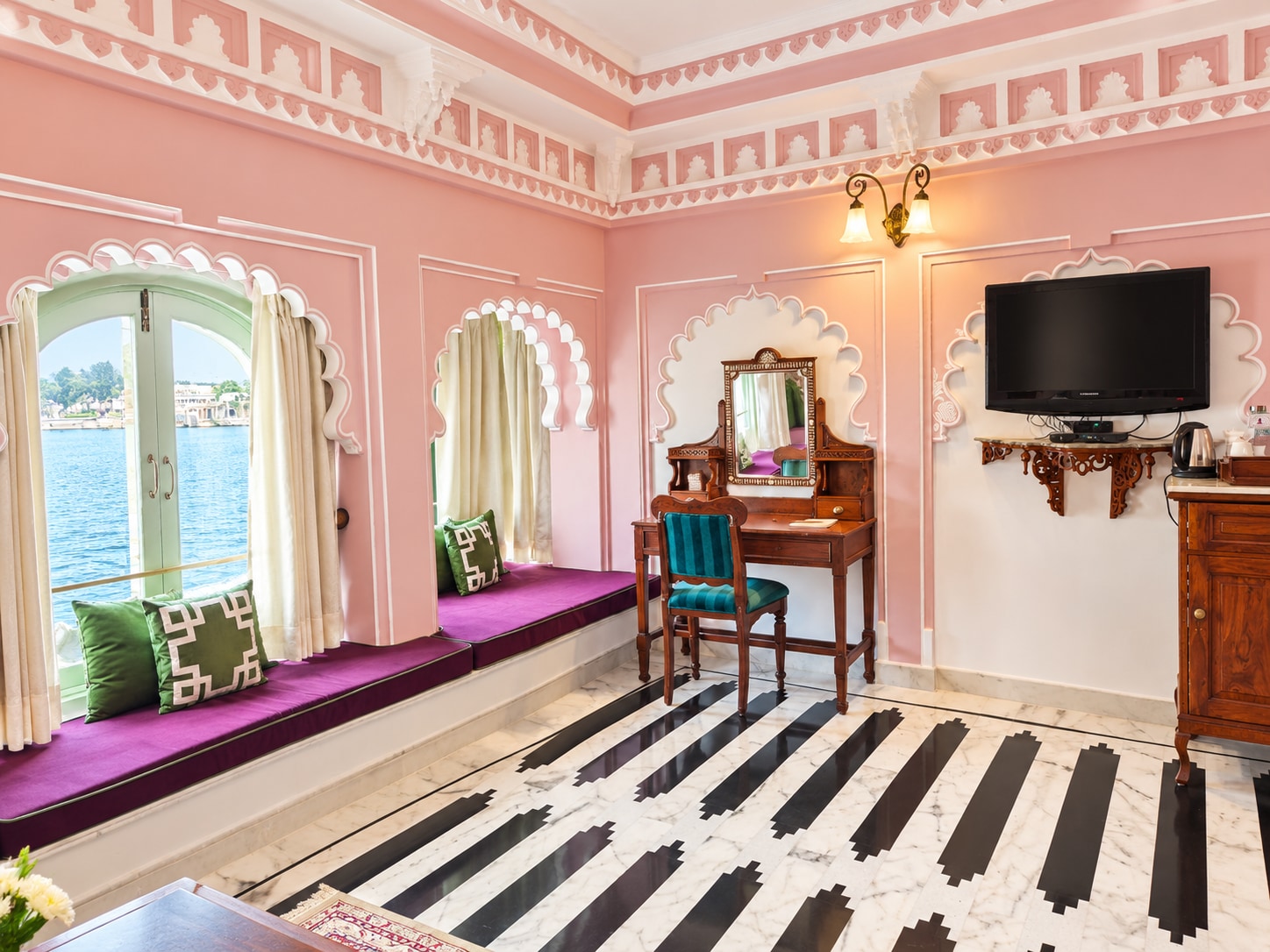 Hotel Amet Haveli - Tap to explore photos