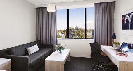 Mercure Melbourne Albert Park Room Type - Superior Room 1 King Bed Lake View