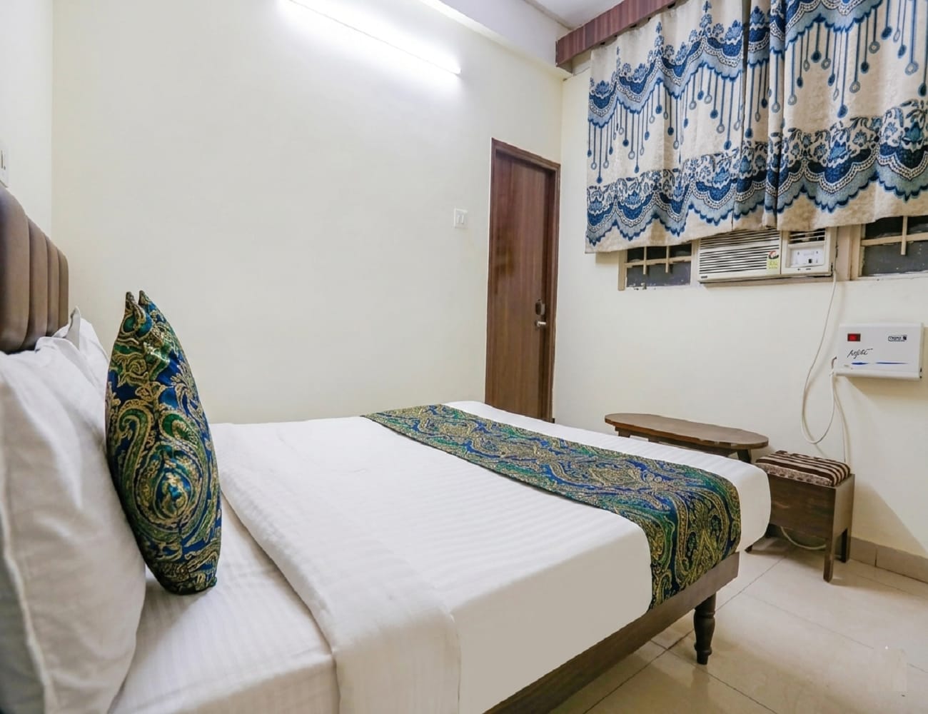 Hotel Kanha Classic - Mall Road - Tap to explore photos