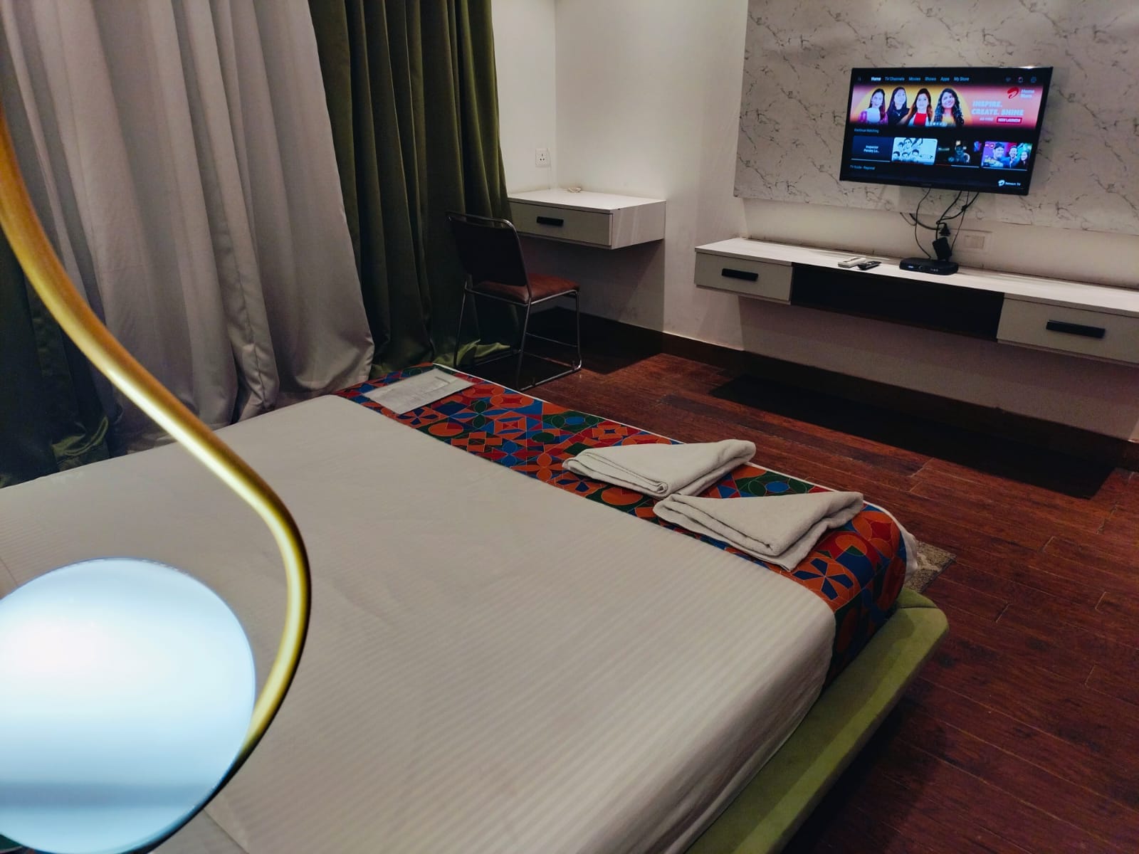 Elite Sector 45 - Tap to explore photos