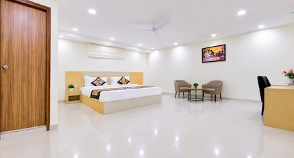 Hotel Grand Suites - Delhi Airport Room Type - Deluxe Double Room Hotel Grand Suites - Delhi Airport Room Type - Deluxe Double Room